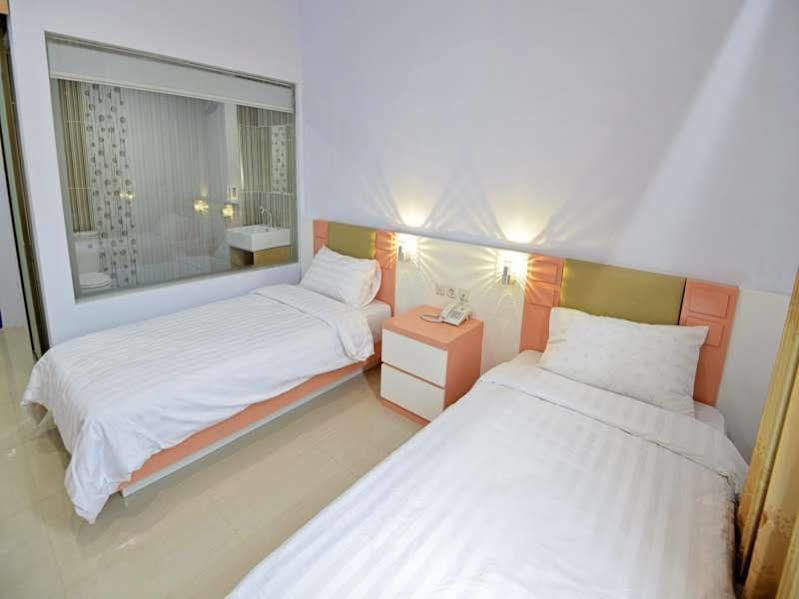Reddoorz Premium At Hotel T-One Jambi Tanjungjohor Luaran gambar